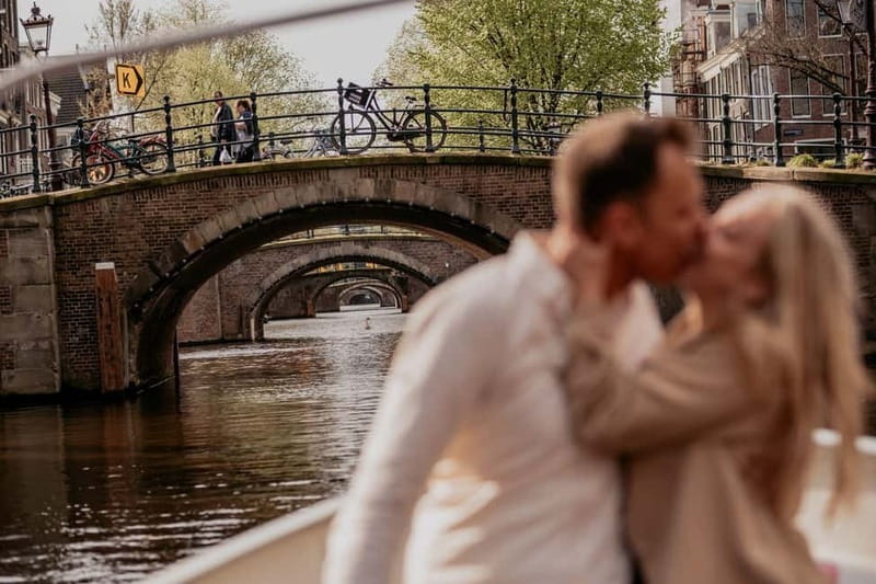 Amsterdam: Private Romantic Canal Cruise w. Prosecco/Snacks - Key points before you book
