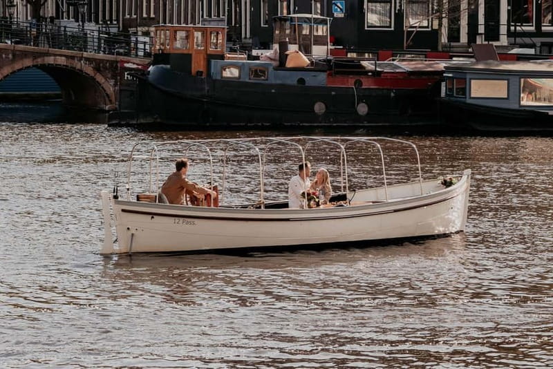 Amsterdam: Private Romantic Canal Cruise w. Prosecco/Snacks - Timing advice: daytime calm vs sunset glow