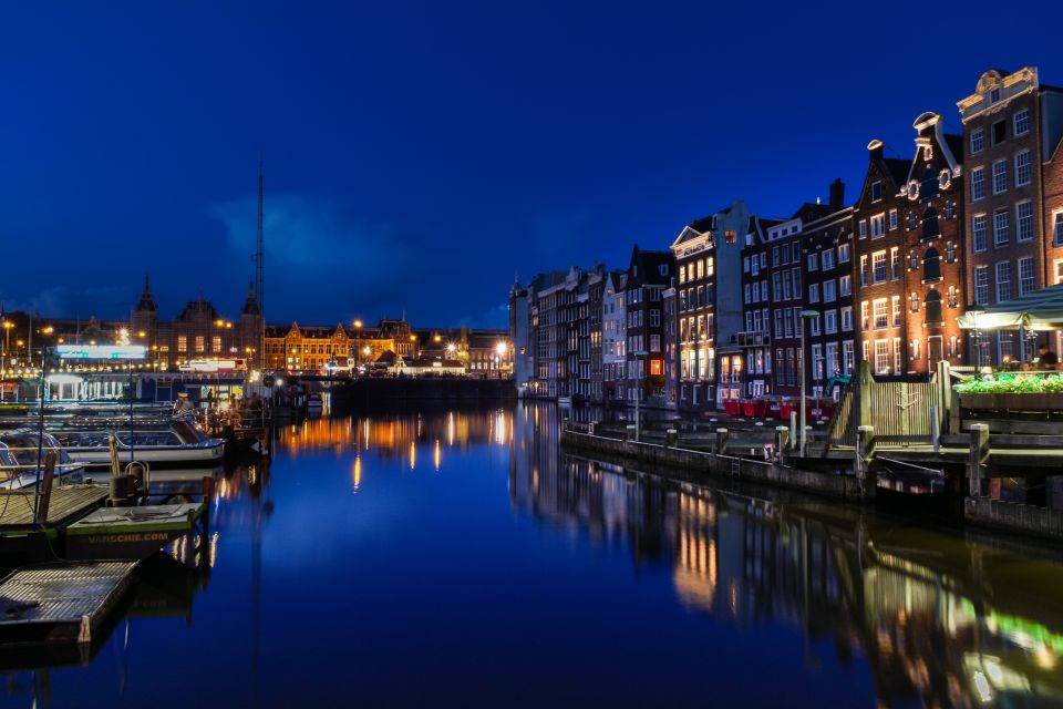 Amsterdam: Private Romantic Evening Boat Tour with Prosecco - Why this private Amsterdam night cruise hits different