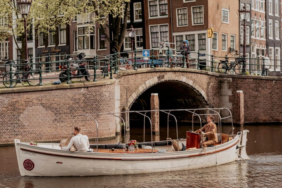 Amsterdam: Private Romantic Evening Boat Tour with Prosecco - Stories on board: more than facts, more than small talk