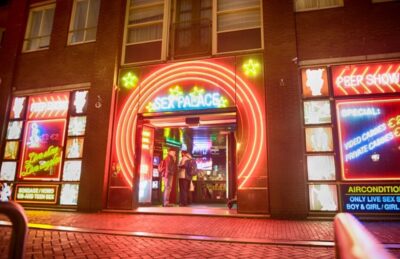 Amsterdam: Red Light District Exclusive Night Tour - Choosing the right start point: Basilica or Voyager Hotel area