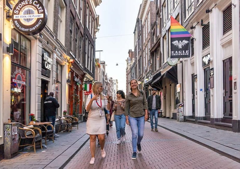 Amsterdam: Red Light District Tour in German/English/Italian - Coffee-shop politics in real life: The Jolly Joker and Nieuwmarkt Square