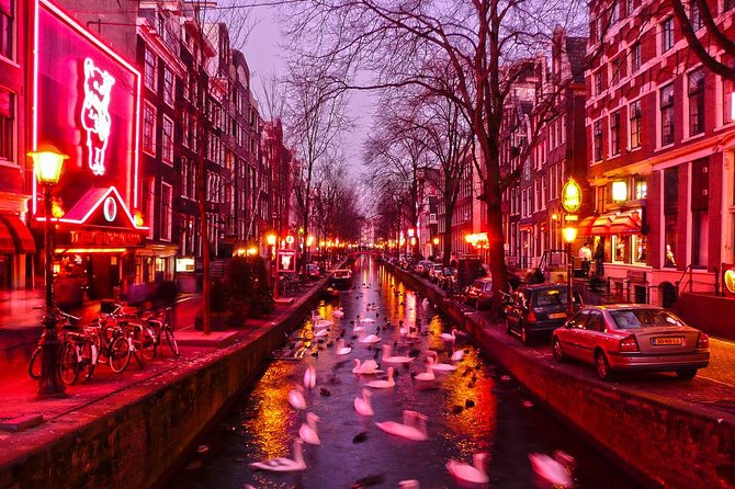 Amsterdam Red Light District Walking Tour in EN/DE/IT/ES - Nieuwmarkt and coffeeshops: why cannabis politics fits the same story