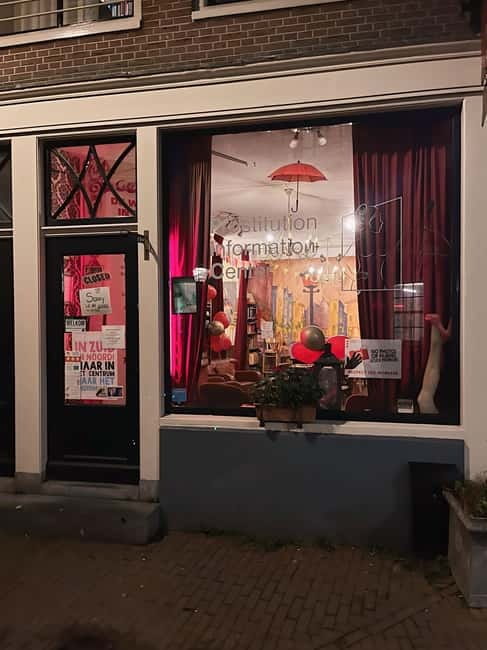Amsterdam: Red light tour in German/English for groups of 4 people or more - The tone: candid, local, and built for questions