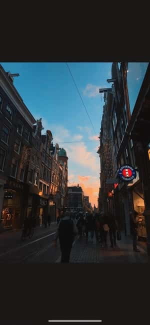 Amsterdam: Red light tour in German/English for groups of 4 people or more - Green and blue shop windows, plus how meetings work (safely explained)