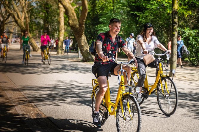 Amsterdam Small Group Bike Tour - Meeting point and getting set up at Nieuwezijds Kolk