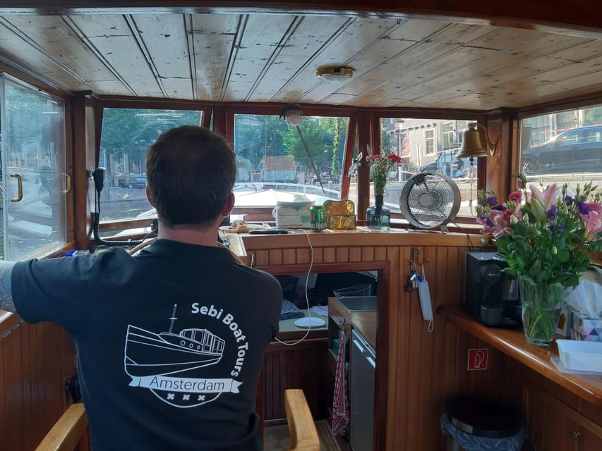 Amsterdam: Small-Group Canal Cruise incl. Drinks and Snacks - Why the small group changes everything (and not just the math)