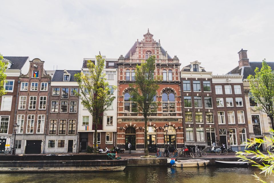 Amsterdam Small-Group Walking Tour - Guides, humor, and why the stories feel doable