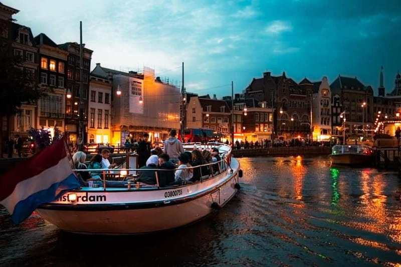 Amsterdam: The Bulldog Boat Smoke and Booze Cruise - Route pacing and highlights: from canal belt ring to the Amstel