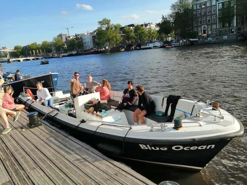 Amsterdam: The Bulldog Boat Smoke and Booze Cruise - Daytime or night: when the canal lights make it worth the chill