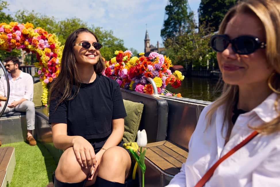 Amsterdam: The Original Flower Boat with Local Guide and Bar - What the guide actually talks about: flowers, tulips, and the Flower Bike Man