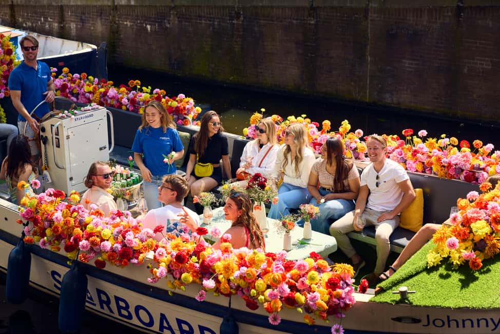 Amsterdam: The Original Flower Boat with Local Guide and Bar - Photo tips: how to get great shots on an open boat