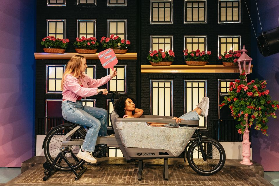Amsterdam: The Upside Down Museum Entrance Ticket - The showstoppers: ball pit jacuzzi, private jet, and the big illusion setpieces