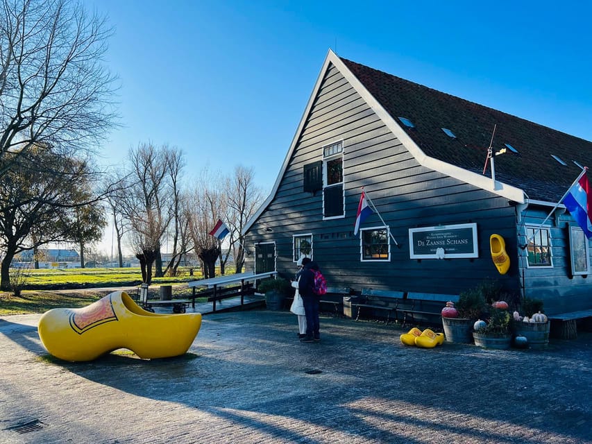 Amsterdam: Zaanse Schans and Giethoorn Day Trip with Cruise - Giethoorn without the cars: what a canal town feels like