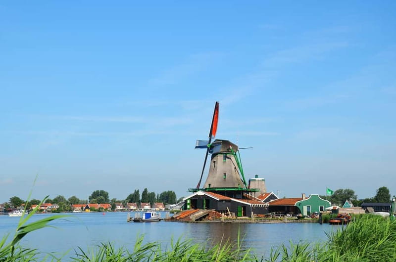 Amsterdam: Zaanse Schans windmills & Volendam Guided Tour - Volendam first: why the fishing-town atmosphere hits so hard