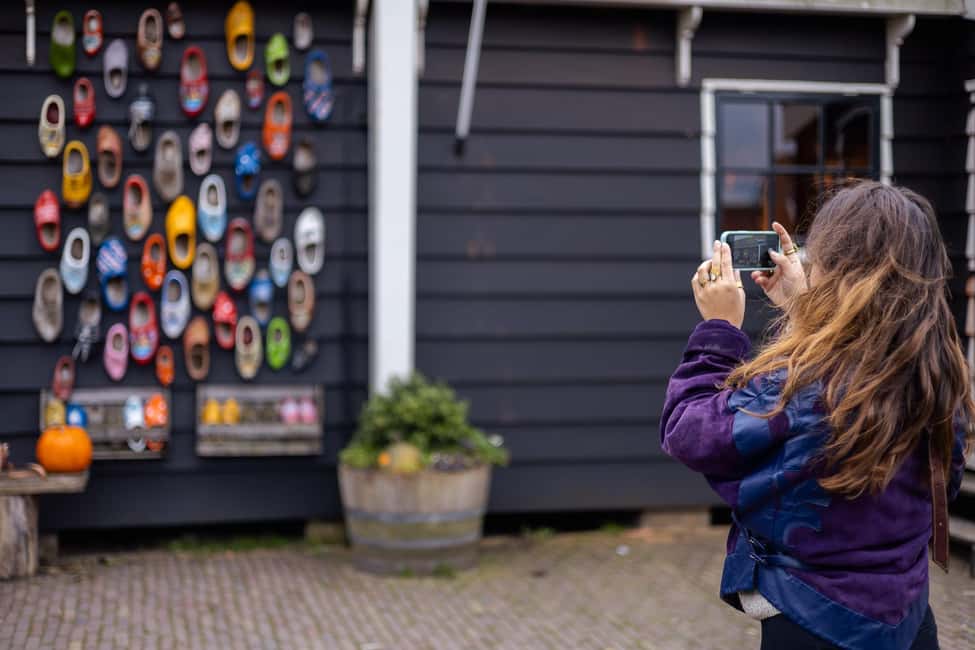 Amsterdam: Zaanse Schans windmills & Volendam Guided Tour - Cheese tasting on an old farm: what to expect and how to taste well