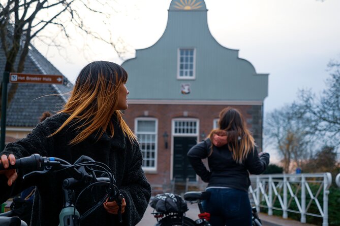 Cheese, Canals & Windmill Countryside E-Bike Tour Amsterdam - Amsterdam Centraal to the IJ Ferry: The Fastest Way Out