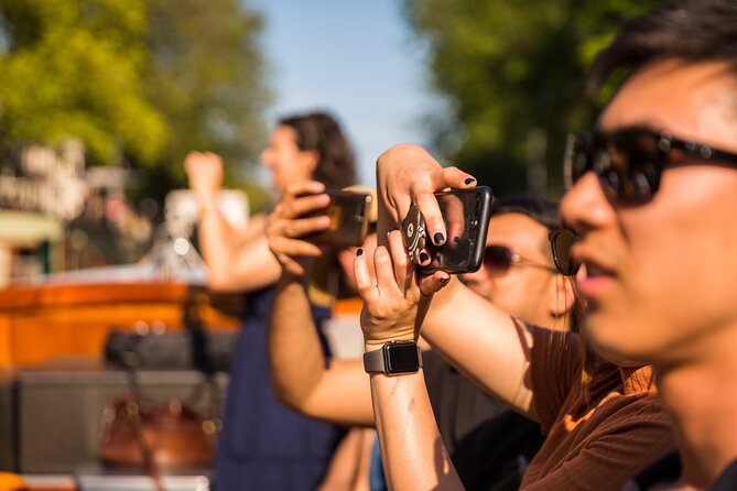 Classic Salonboat Tour in Amsterdam Including Cheese and Wine - Why the Cheese-and-Wine Salonboat Ride Works So Well in Amsterdam