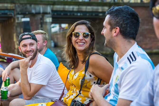 Classic Salonboat Tour in Amsterdam Including Cheese and Wine - 9 Straatjes and Leidseplein: Boutique Streets and Nightlife Energy