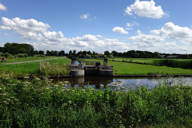 Countryside Bike Tour from Amsterdam: Cheese, Clogs & a Windmill - Why Waterland Is the Best Countryside Escape from Amsterdam