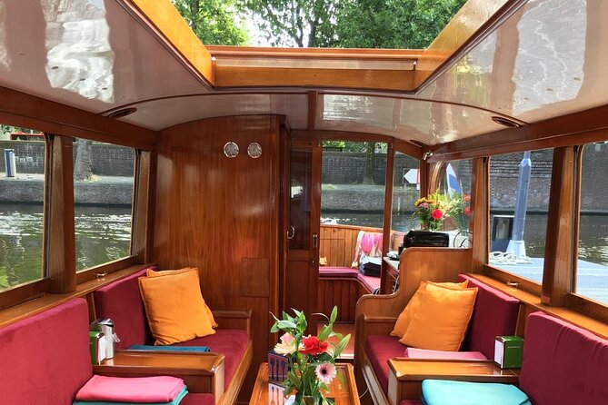Cruise Amsterdam like a Local — Small Group 12 pax - Open bar and onboard comforts: included drinks that don’t feel like an afterthought