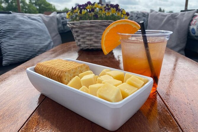 Dutch Cheese & Drinks Guided Amsterdam Boat Tour, All Inclusive - Zeven Bruggen photo line: how the “seven bridges” moment works