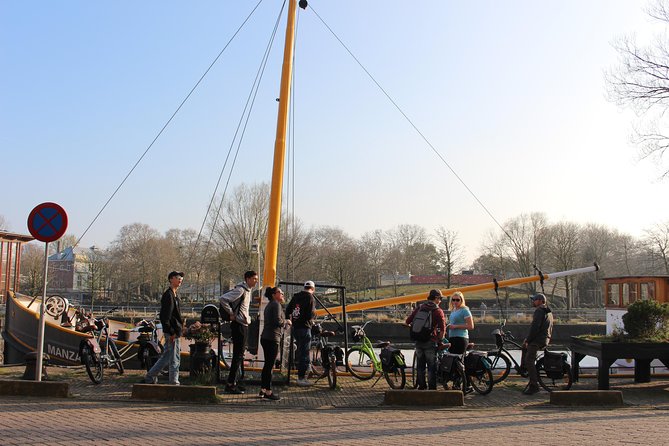 E-Bike Tour, Amsterdam's Highlights and Hidden Gems - Magere Brug: the Skinny Bridge, houseboats, and the bike-bridge rhythm