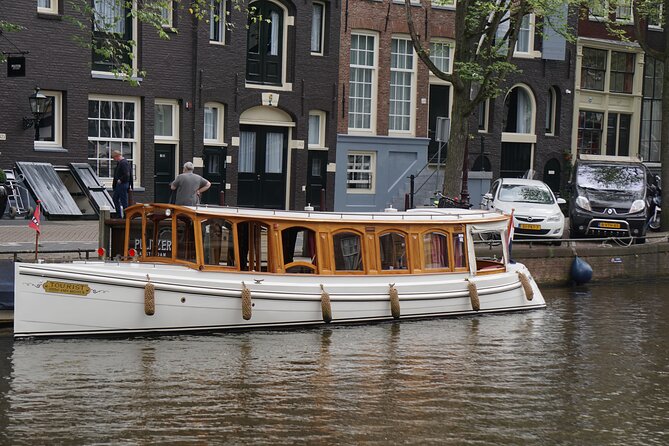 Eating Amsterdam: Food Tour & Canals Cruise - Café De Poort and the Gouda lesson: why the cheese matters