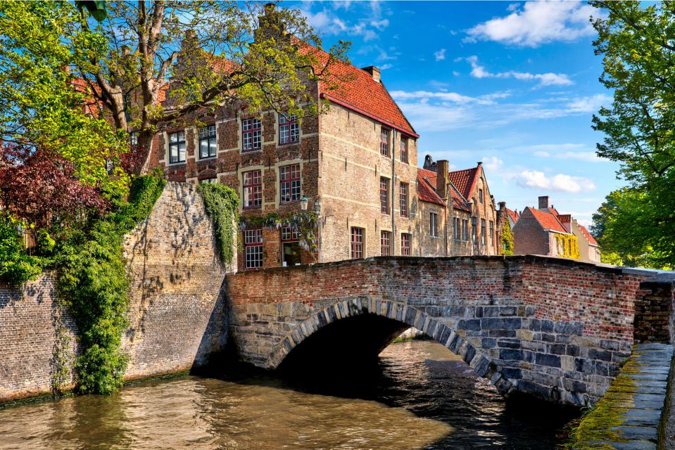 From Amsterdam: Bruges Day Trip in English with Boat Option - Your 3 hours in Bruges: how to use the Grote Markt time well