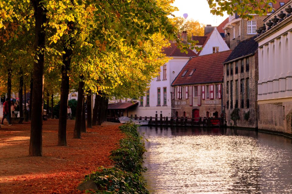 From Amsterdam: Bruges Day Trip in Spanish with Boat Option - Canals and palaces: Djiver and the walk toward Gruuthuse Palace