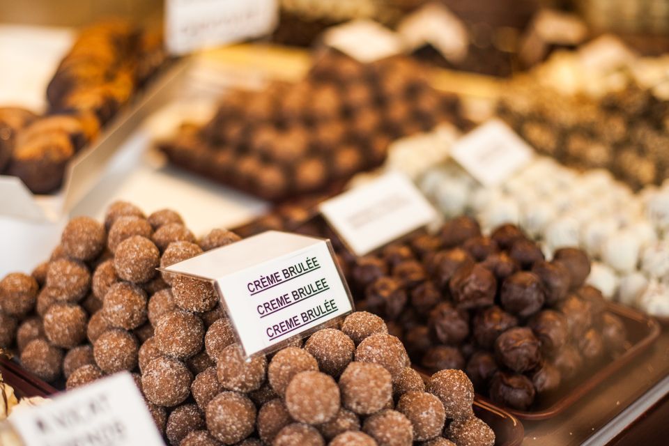 From Amsterdam: Bruges Day Trip in Spanish with Boat Option - Your 3 hours of freedom: lunch, beer, chocolate, and lace browsing