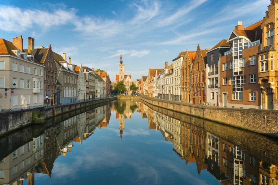 From Amsterdam: Day Trip to Bruges in Spanish or English - From Amsterdam to Bruges: the bus ride and Spanish-history context