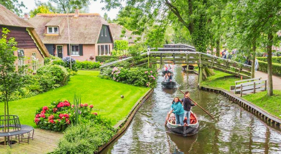 From Amsterdam: Giethoorn Guided Day Trip with Canal Cruise - Stroopwafel, Stories, and What the Guide Adds on the Way