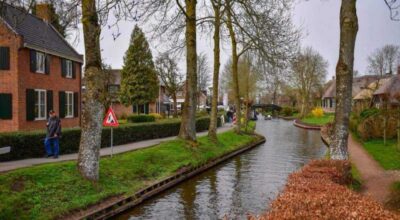 From Amsterdam: Giethoorn Guided Day Trip with Canal Cruise - Morning Meet-Up in Amsterdam and the Coach Ride Rhythm