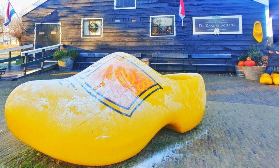 From Amsterdam: Giethoorn & Zaanse Schans Tour w/ Small Boat - Comfort, weather, and what to pack for Dutch canal reality