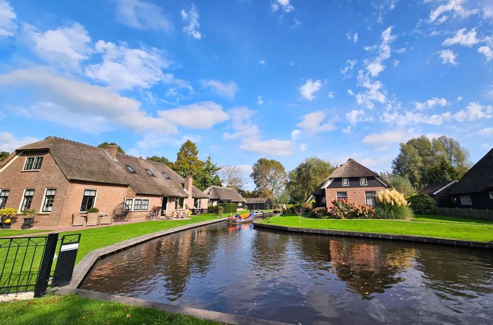 From Amsterdam: Giethoorn & Zaanse Schans Tour w/ Small Boat - Photo stops and the second Giethoorn guided block: make time count