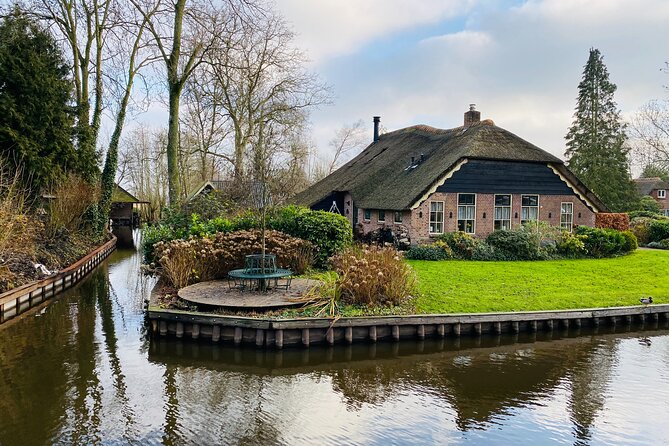 Giethoorn, Afsluitdijk, Zaanse Schans Day Tour Incl Hotel Pick Up - Guides Matter: The Human Touch in the Small Details