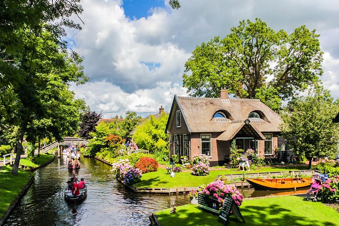 Giethoorn and Afsluitdijk Day Trip from Amsterdam with Boat Trip - Who should book this trip (and who should skip it)