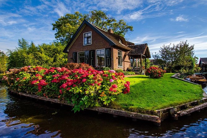 Giethoorn Guided DayTrip from Amsterdam - Meeting Point and the Amsterdam-to-Countryside Transition