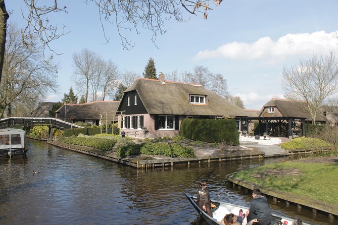 Giethoorn, Zaandam & Zaanse Schans Day Tour w/ Small Boat Ride - Giethoorn by small electric boat: the highlight that feels local