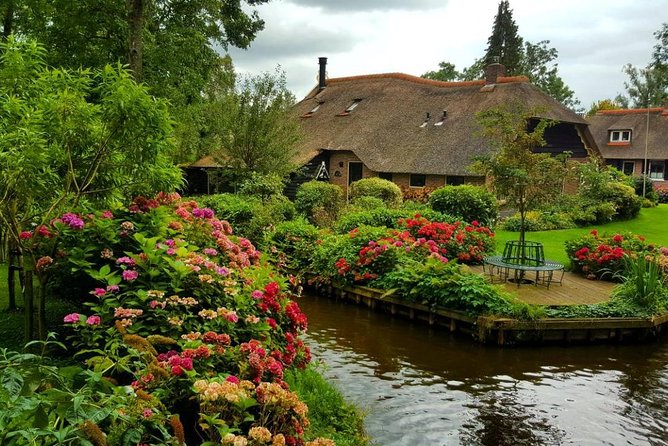 Giethoorn, Zaanse Schans Windmills Guided Day Trip from Amsterdam - Guides and on-board commentary: where the day becomes fun, not just educational