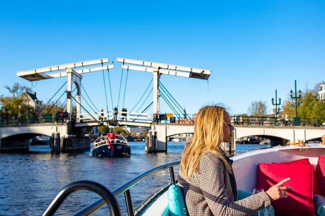 Guided Amsterdam Canal Cruise – Snacks & Drinks on board(1 Hour) - Where to meet by Oudezijds Voorburgwal 226 (and how not to get on the wrong boat)
