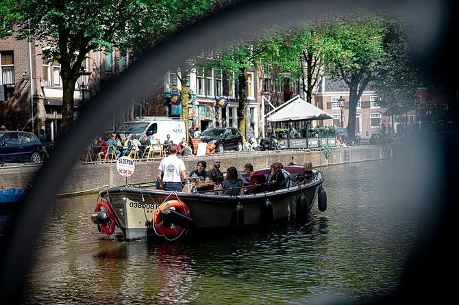Guided Amsterdam Canal Cruise – Snacks & Drinks on board(1 Hour) - Snacks and drinks on board: how to plan your hour