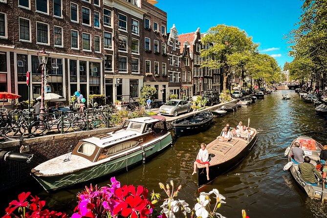 Humans of Amsterdam: Cultural Walking Tour incl. meeting 2 locals - Brouwerij de Prael: craft beer with Fer’s mission