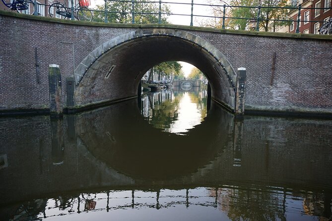 Morning Canal Cruise Amsterdam in Small-Group - Warm drinks and Dutch snacks: the onboard comfort upgrade