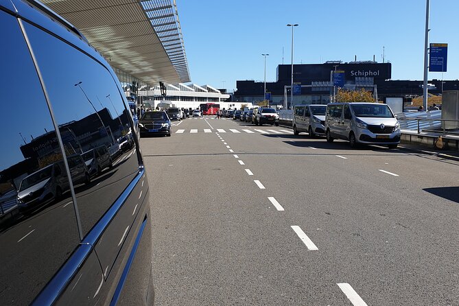 Private Airport Transfer to or from Schiphol Airport - Meeting points: how the start and end locations matter