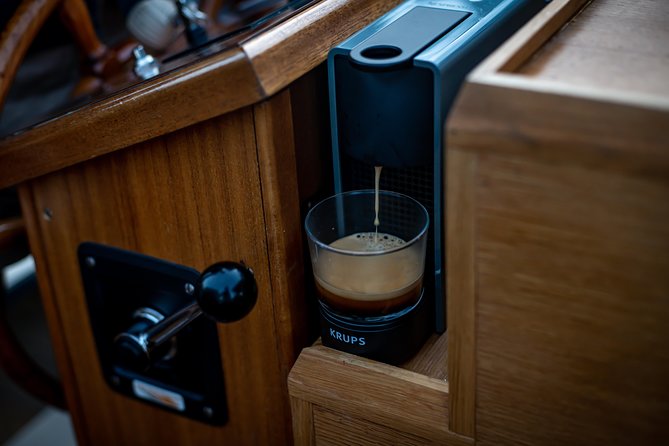 Private Boat Tour Amsterdam - 90 Min incl. welcome drink on historic saloon boat - Customizable Commentary and Drinks: Coffee, Water, and the Minibar