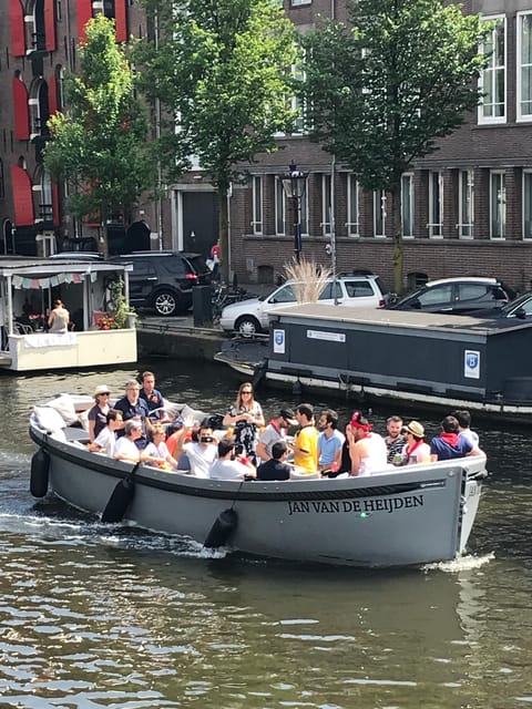 Visit Amsterdam by Boat with a French Guide (french) - Meeting at Oosterdokskade: easy from Centraal Station