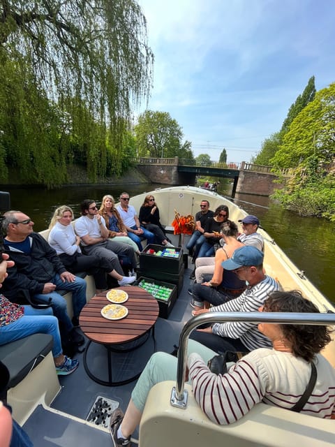 Visit Amsterdam by Boat with a French Guide (french) - The feel of the boat: quiet power and room to actually hear