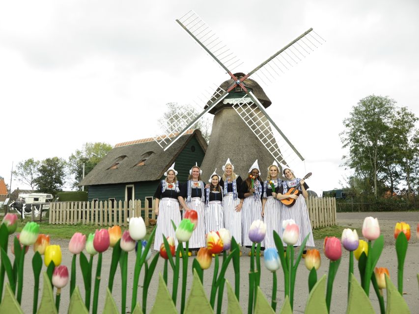 Volendam: Traditional Costume Photo with Cheese & Clog Tour - Simonehoeve in Volendam: where the costume and cheese meet